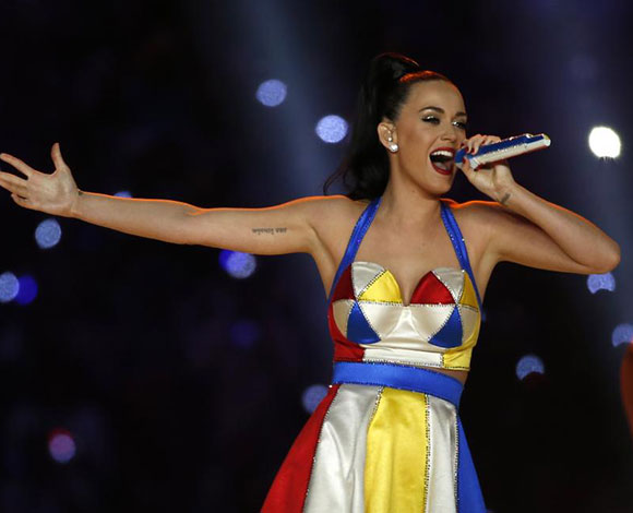 عرض احتفالي رائع جداً لنهائي الـ "Super Bowl" احيته كاتي بيري