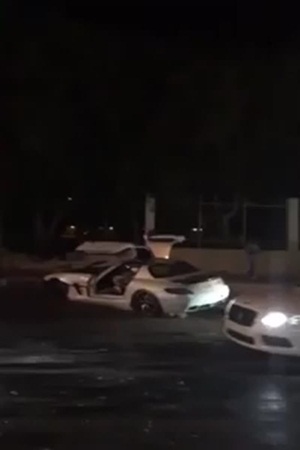 شاهد .. حادث تصادم كبير بين سيارتين فارهتين