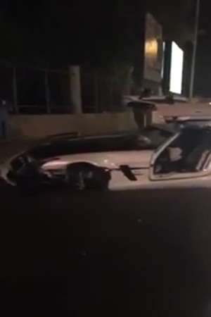 شاهد .. حادث تصادم كبير بين سيارتين فارهتين