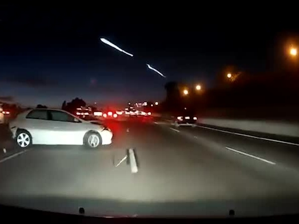 صاروخ في الفضاء يتسبب في حادث مروري .. فيديو