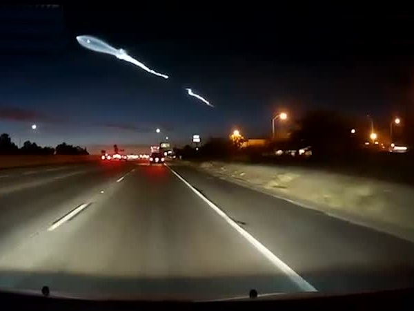 صاروخ في الفضاء يتسبب في حادث مروري .. فيديو