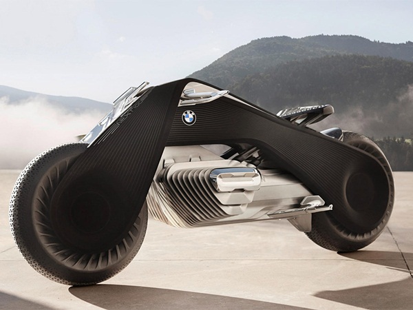BMW تحتفل بمئويتها بهذه الدراجة النارية المذهلة .. شاهدها