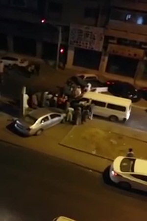 مشاجرة نسائية في الرياض توقف حركة السير