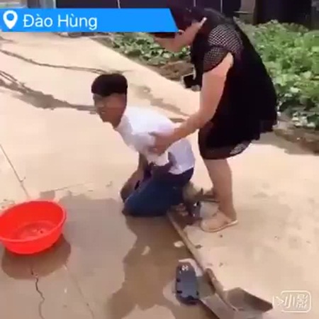 نال ما يستحقه لما كان ينوي فعله .. فيديو
