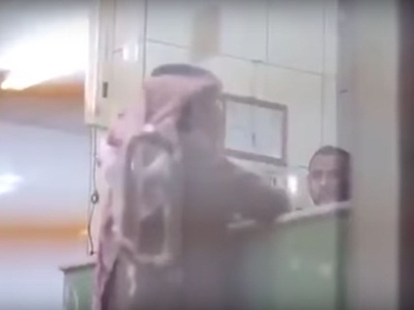 بالفيديو .. يشتري الفول بالصلاة على النبي