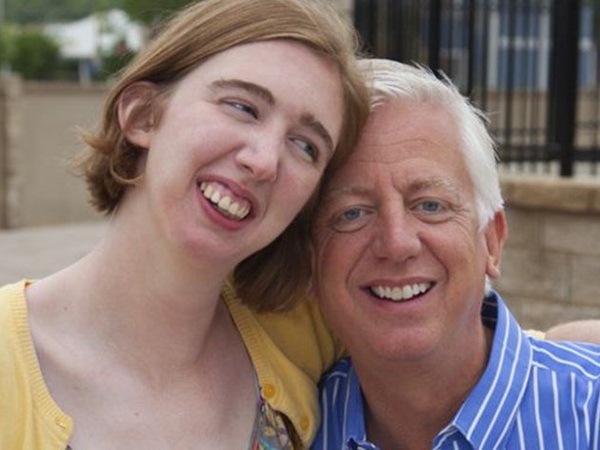 يبني أول مدينة ترفيهية من نوعها في العالم .. والسبب ابنته