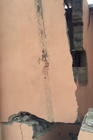 هدم أقاربها بيتهما .. فلجأت لولي العهد