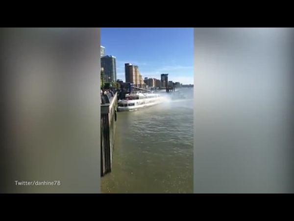 بالفيديو .. شاهد تحطم قارب سياحي في نهر التايمز