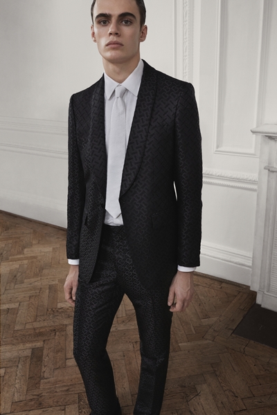 بعد نجاح مجموعته الأولى... Riccardo Tisci يكشف عن مجموعة Burberry لخريف وشتاء 2019