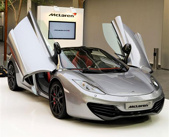 Motor Village يجمع السيارات الفارهة في دبي