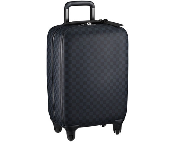 الرجولة والأناقة عنوان تشكيلة Damier Cobalt من "لويس فويتن"