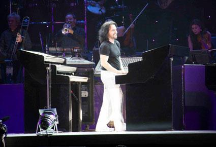 ياني يخطف الجمهور إلى عالم من دون حدود في دبي