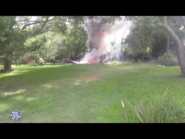 شاهد تحطم طائرة ومقتل جميع من فيها حرقًا