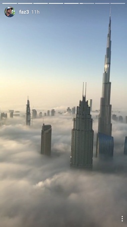 شاهد الضباب خلف ولي عهد دبي .. من فوق ناطحات السحاب بالمدينة
