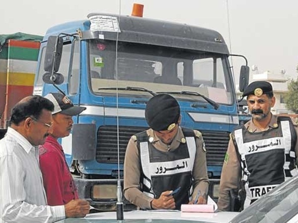 لهذا السبب المرور يقوم بحجز المركبات التي تحمل لوحات خليجية بالسعودية