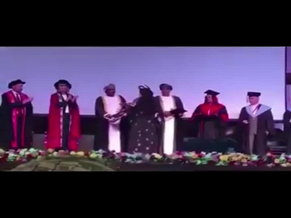 شاهد كيف عبّر هذا الطالب لأمه عن حبه وتقديره لها