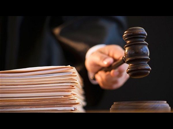 احترق بنطلونه أثناء مدافعته عن موكل متهم بإحراق سيارة
