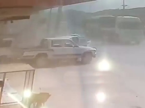 حادث سيارة جنوني ترصده كاميرات المراقبة