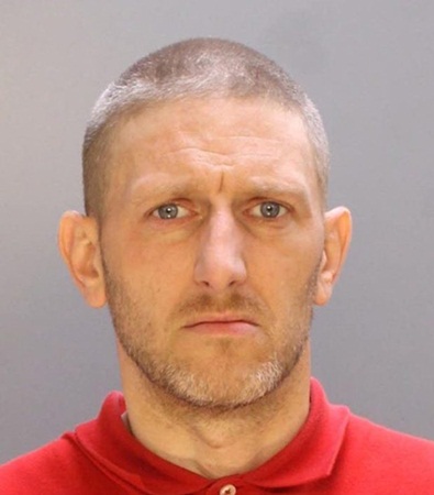 أم شجاعة تفدي طفليها بحياتها