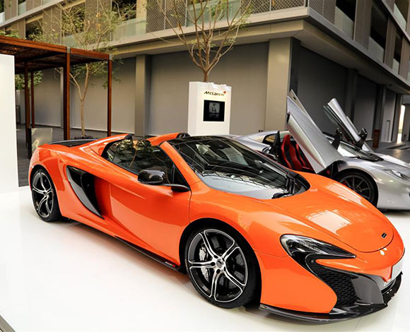 Motor Village يجمع السيارات الفارهة في دبي