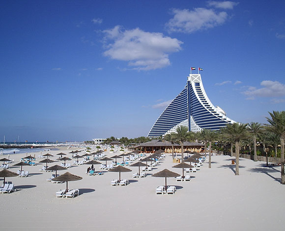 Jumeirah Beach Hotel ... فندق فخم لإقامة مميزة