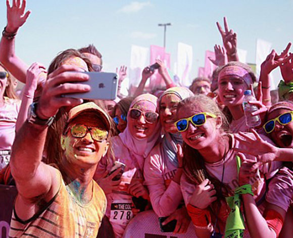 "سباق الألوان Color Run" في دبي بالصور