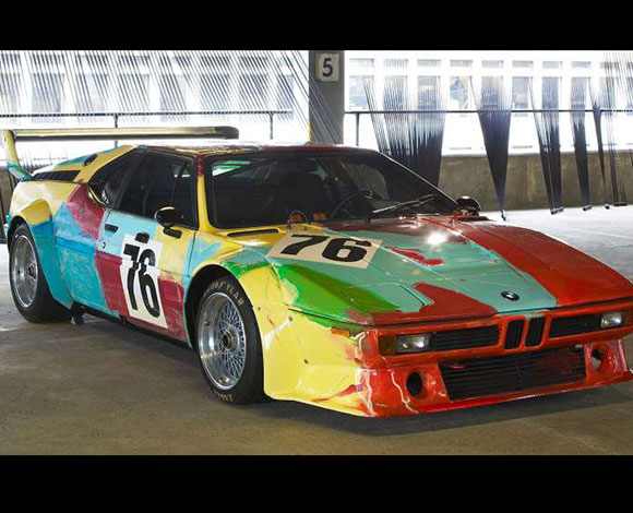 BMW تجمع سياراتها مع الفن... بالصور