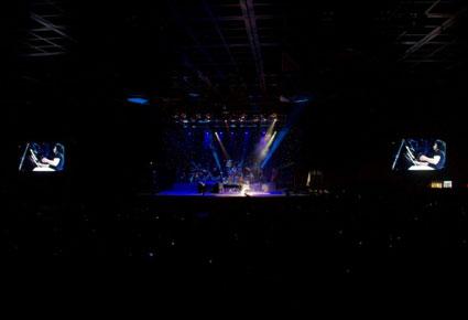 ياني يخطف الجمهور إلى عالم من دون حدود في دبي