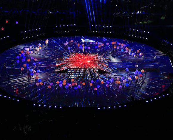 عرض احتفالي رائع جداً لنهائي الـ "Super Bowl" احيته كاتي بيري