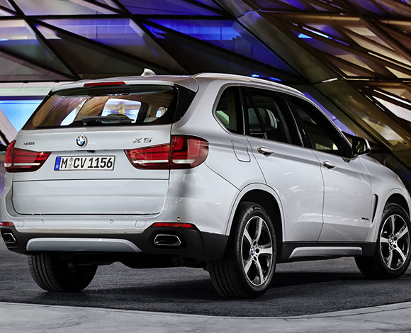تعرف إلى أحدث سيارات بي إم دبليو رباعية الدفع الجديدة X5 xDrive40e