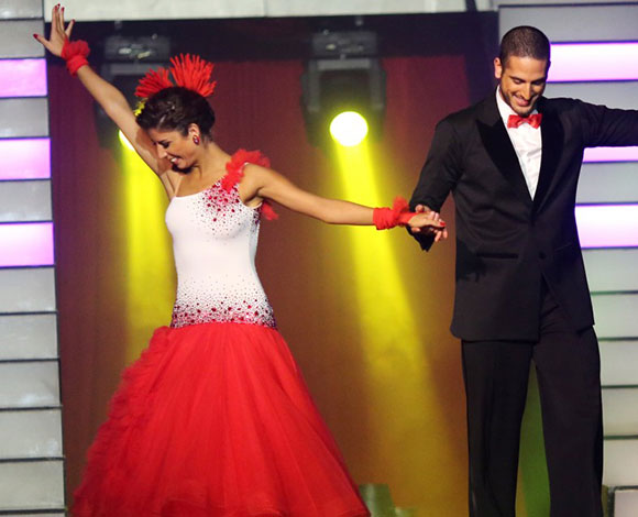 في Dancing With The Stars: دانييلا تفوز وجمهور مايا يستنكر