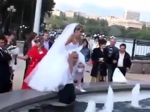بالفيديو .. كيف تحولت صورة الزفاف إلى توثيق لفشله