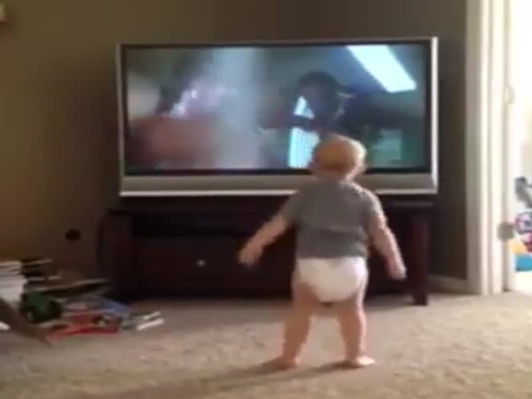 شاهد أصغر معجب بفيلم روكي .. يحفظ كل تفاصيل الفيلم