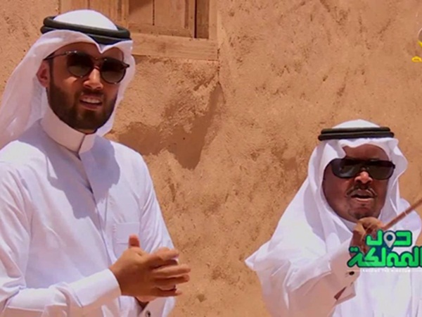 يتلقى مخالفة مرورية أثناء التصوير .. ويوثقها بالفيديو