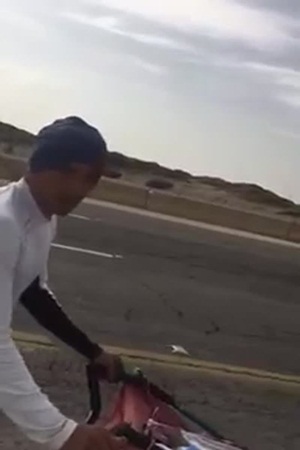 أسباني يوثق رحلته من فرنسا إلى الكعبة سيرًا على الأقدام .. بالفيديو