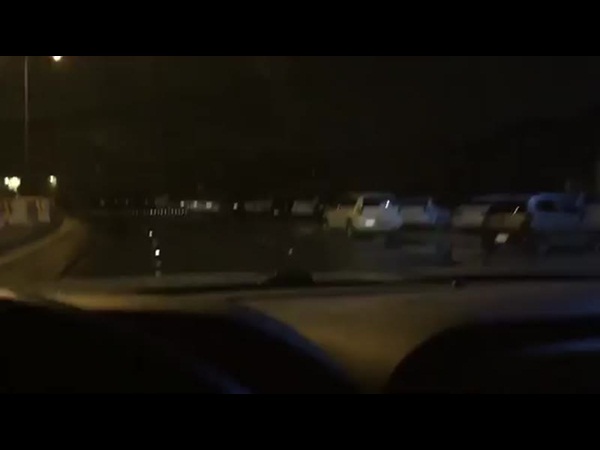شاهد كيف تعاملت الحكومة مع مشكلة انزلاق السيارات في المملكة
