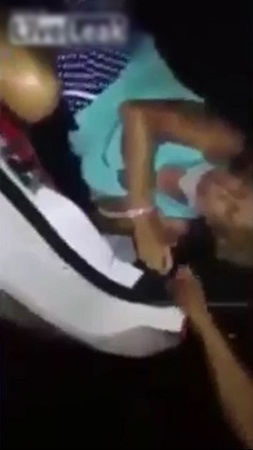 شاهد لحظة تحرير سيدة من قبضة مختطفها
