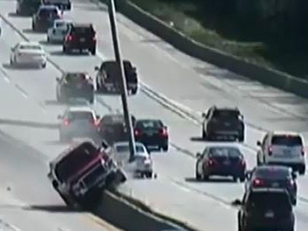 بالفيديو: حادث سير مروع في ولاية ويسكونسن الأمريكية