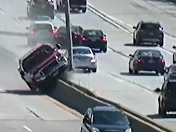 بالفيديو: حادث سير مروع في ولاية ويسكونسن الأمريكية