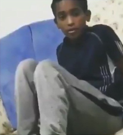 بالفيديو: خليجي يوثق حادثة تعذيب ابنه!