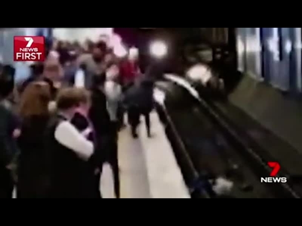 كتب لها عمر جديد من تحت عجلات المترو