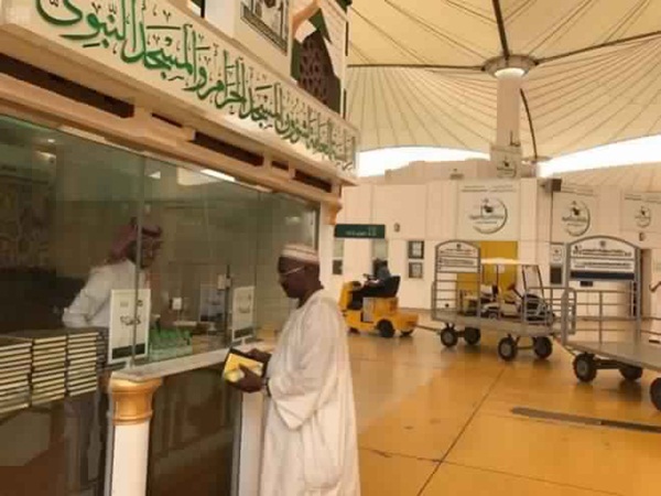 بالصور.. هدايا للحجاج من المملكة بعد إنتهاء فرائض الحج