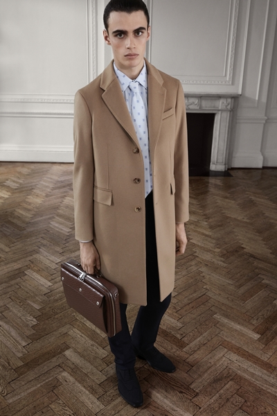بعد نجاح مجموعته الأولى... Riccardo Tisci يكشف عن مجموعة Burberry لخريف وشتاء 2019