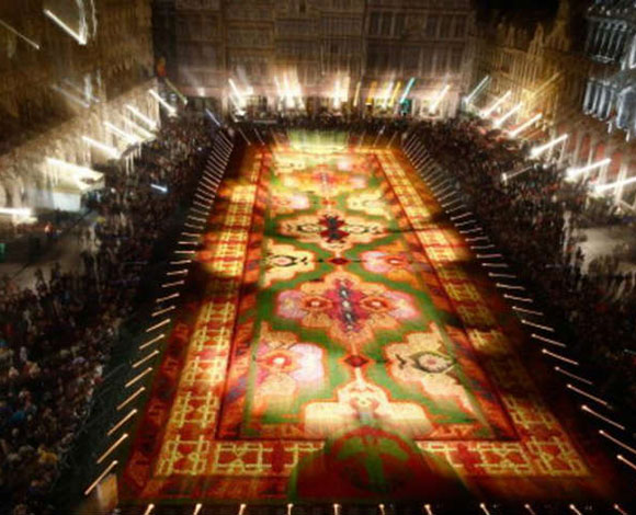 اكبر سجادة من الورود في العالم بـ 750 الف وردة