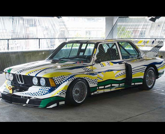 BMW تجمع سياراتها مع الفن... بالصور