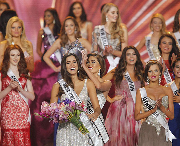 أجمل نساء العالم تفوز بلقب ملكة جمال الكون ... الكولومبية بولينا فيغا