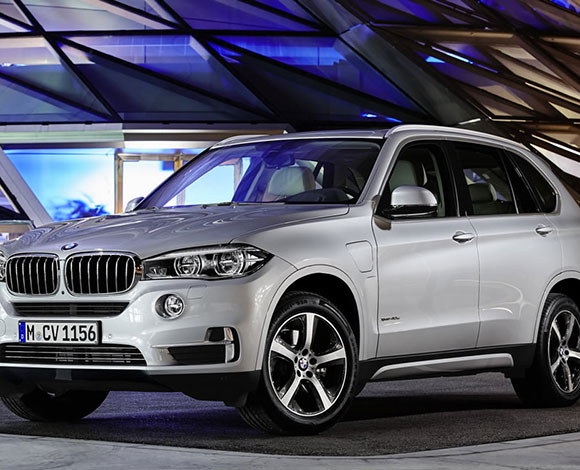 تعرف إلى أحدث سيارات بي إم دبليو رباعية الدفع الجديدة X5 xDrive40e
