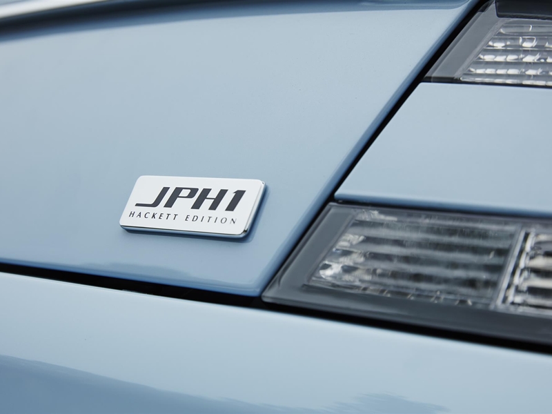 رؤية فريدة في ابتكارها: Hackett London تطلق النسخة المحدودة Aston Martin Q Rapide S