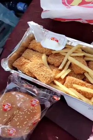 فيديو لوجبة من البيك .. وردود أفعال متباينة