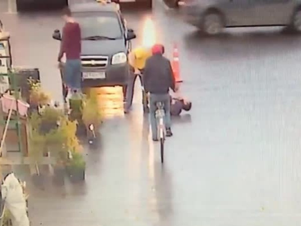 يقتل حلاقه بسبب تصفيفة شعر كلاسيكية .. فيديو